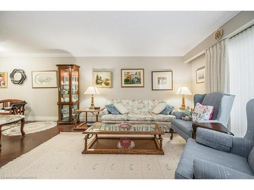 1106-250 Glenridge Drive, Waterloo, ON - Indoor Photo Showing Living Room