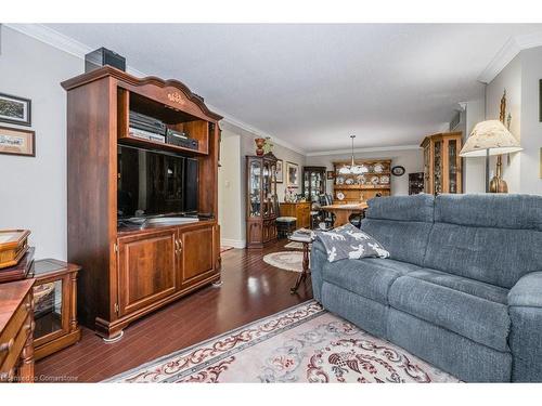 1106-250 Glenridge Drive, Waterloo, ON - Indoor Photo Showing Living Room