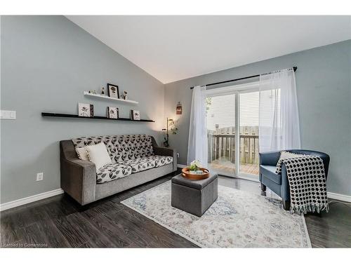 82 Hostetler Road, New Hamburg, ON - Indoor Photo Showing Living Room