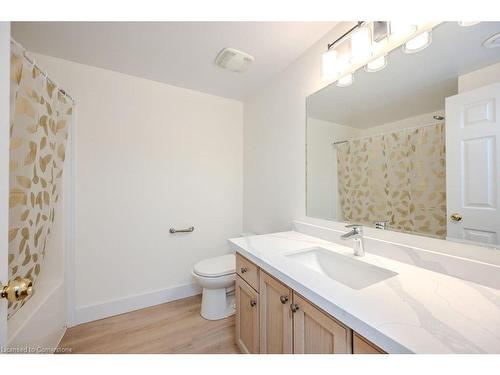 3D-50 Howe Drive, Kitchener, ON - Indoor Photo Showing Bathroom