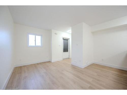 3D-50 Howe Drive, Kitchener, ON - Indoor Photo Showing Other Room