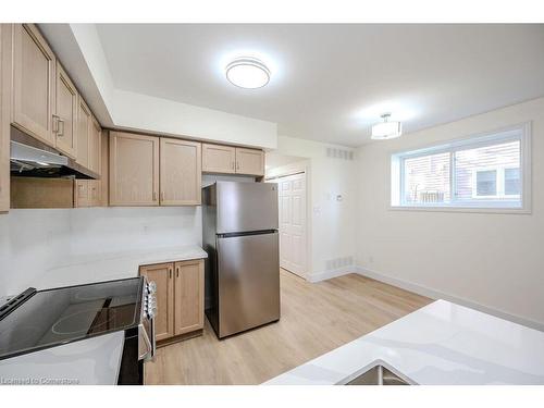 3D-50 Howe Drive, Kitchener, ON - Indoor Photo Showing Kitchen