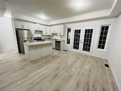 13 Roseberry Lane, Kitchener, ON - Indoor Photo Showing Kitchen