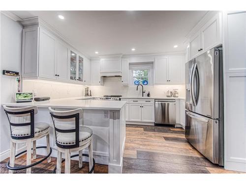 40 Mill Creek Road, Cambridge, ON - Indoor Photo Showing Kitchen With Double Sink With Upgraded Kitchen