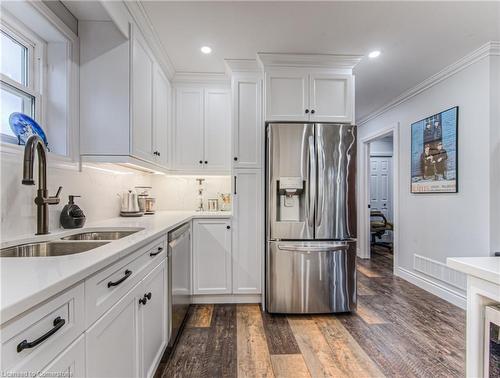 40 Mill Creek Road, Cambridge, ON - Indoor Photo Showing Kitchen With Double Sink With Upgraded Kitchen