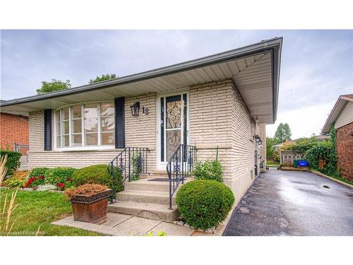 18 Bosworth Crescent, Kitchener, ON - Outdoor