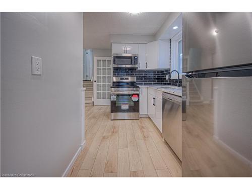 18 Bosworth Crescent, Kitchener, ON - Indoor Photo Showing Kitchen