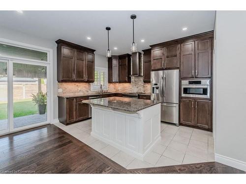 680 Pelham Street, Waterloo, ON - Indoor Photo Showing Kitchen With Upgraded Kitchen