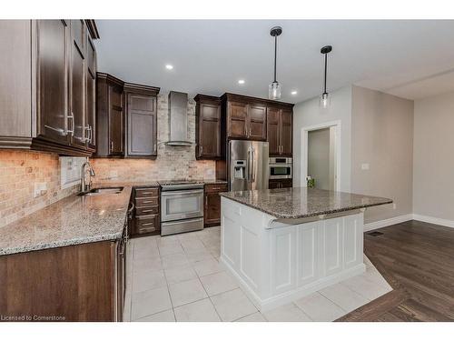 680 Pelham Street, Waterloo, ON - Indoor Photo Showing Kitchen With Upgraded Kitchen