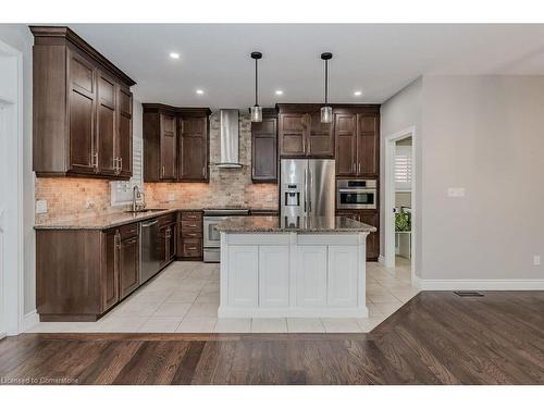 680 Pelham Street, Waterloo, ON - Indoor Photo Showing Kitchen With Upgraded Kitchen