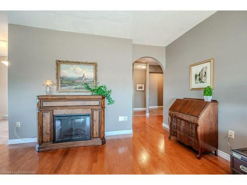 905-19 Woodlawn Road E, Guelph, ON - Indoor Photo Showing Living Room With Fireplace