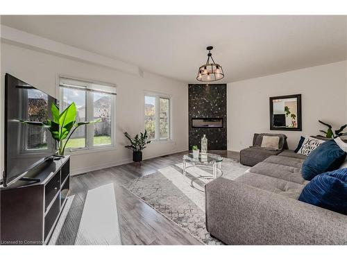 23 Treeview Drive, St. Jacobs, ON - Indoor Photo Showing Living Room