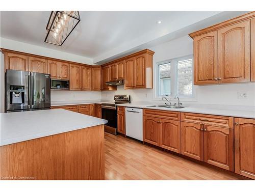 23 Treeview Drive, St. Jacobs, ON - Indoor Photo Showing Kitchen With Double Sink