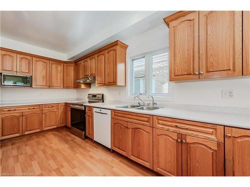 23 Treeview Drive, St. Jacobs, ON - Indoor Photo Showing Kitchen With Double Sink