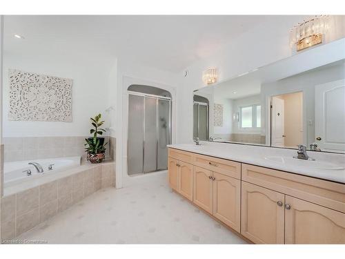 23 Treeview Drive, St. Jacobs, ON - Indoor Photo Showing Bathroom