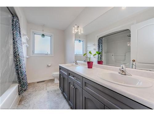 23 Treeview Drive, St. Jacobs, ON - Indoor Photo Showing Bathroom