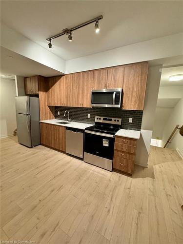 16-4035 Hickory Drive, Mississauga, ON - Indoor Photo Showing Kitchen