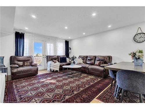 17B-50 Howe Drive, Kitchener, ON - Indoor Photo Showing Living Room