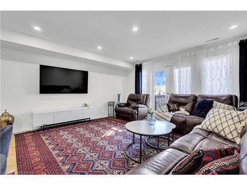 17B-50 Howe Drive, Kitchener, ON - Indoor Photo Showing Living Room