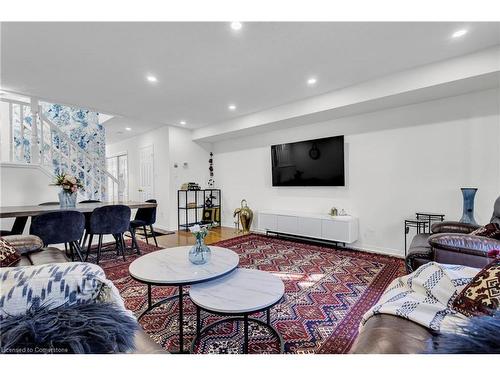 17B-50 Howe Drive, Kitchener, ON - Indoor Photo Showing Living Room