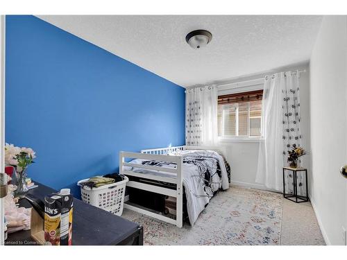 17B-50 Howe Drive, Kitchener, ON - Indoor Photo Showing Bedroom