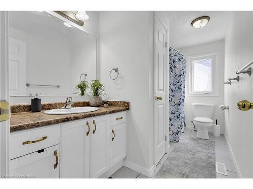 17B-50 Howe Drive, Kitchener, ON - Indoor Photo Showing Bathroom