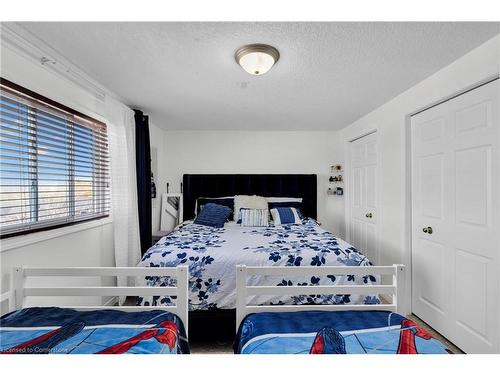 17B-50 Howe Drive, Kitchener, ON - Indoor Photo Showing Bedroom