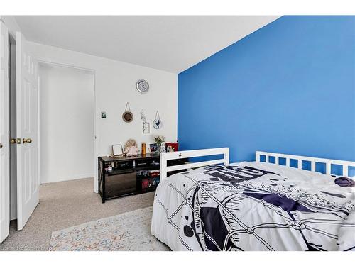 17B-50 Howe Drive, Kitchener, ON - Indoor Photo Showing Bedroom