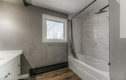 1236 Weber Street E, Kitchener, ON - Indoor Photo Showing Bathroom