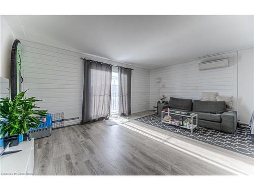 1236 Weber Street E, Kitchener, ON - Indoor Photo Showing Other Room