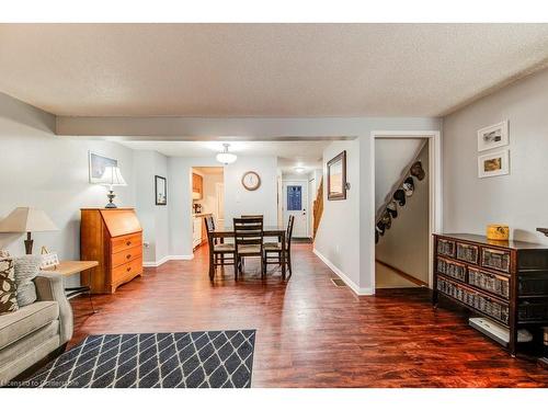 207 Northview Heights Drive, Cambridge, ON - Indoor Photo Showing Living Room