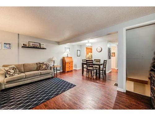 207 Northview Heights Drive, Cambridge, ON - Indoor Photo Showing Living Room