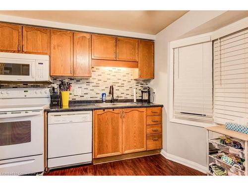 207 Northview Heights Drive, Cambridge, ON - Indoor Photo Showing Kitchen