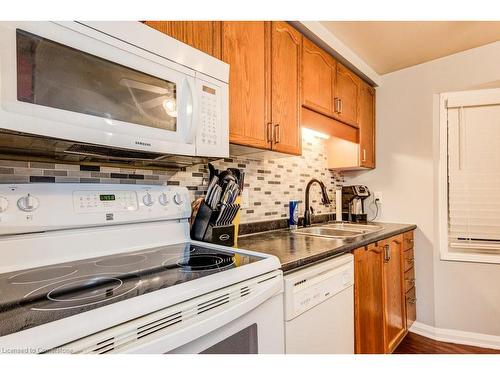 207 Northview Heights Drive, Cambridge, ON - Indoor Photo Showing Kitchen With Double Sink