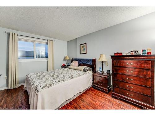 207 Northview Heights Drive, Cambridge, ON - Indoor Photo Showing Bedroom