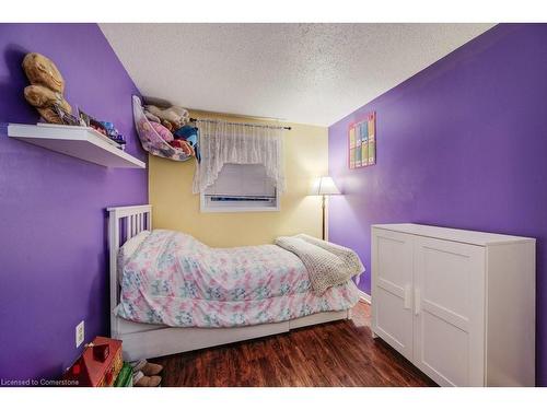 207 Northview Heights Drive, Cambridge, ON - Indoor Photo Showing Bedroom