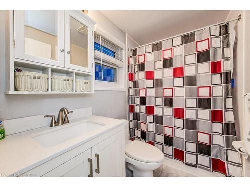 207 Northview Heights Drive, Cambridge, ON - Indoor Photo Showing Bathroom