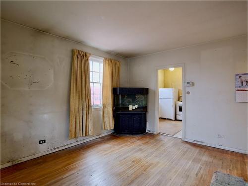 74 St Clair Avenue, Kitchener, ON - Indoor Photo Showing Living Room