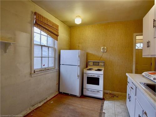 74 St Clair Avenue, Kitchener, ON - Indoor Photo Showing Kitchen