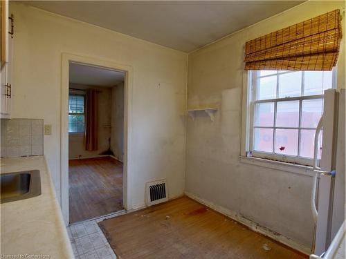 74 St Clair Avenue, Kitchener, ON - Indoor Photo Showing Other Room