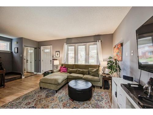 29 Onward Avenue, Kitchener, ON - Indoor Photo Showing Living Room