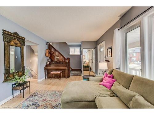 29 Onward Avenue, Kitchener, ON - Indoor Photo Showing Living Room