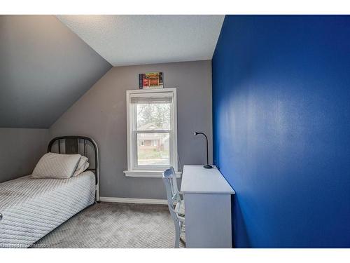 29 Onward Avenue, Kitchener, ON - Indoor Photo Showing Bedroom