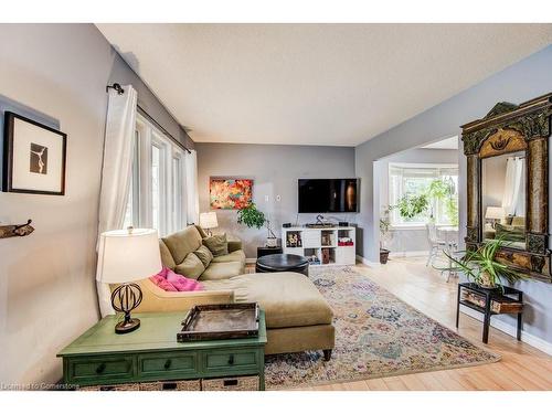 29 Onward Avenue, Kitchener, ON - Indoor Photo Showing Living Room