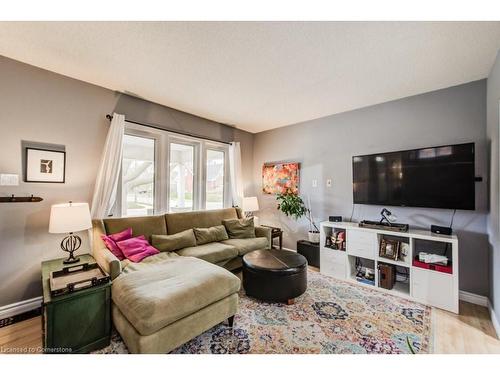 29 Onward Avenue, Kitchener, ON - Indoor Photo Showing Living Room