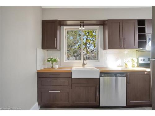 85 Park Avenue, Cambridge, ON - Indoor Photo Showing Kitchen