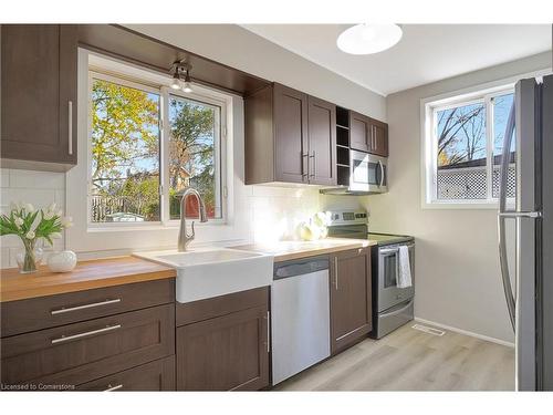 85 Park Avenue, Cambridge, ON - Indoor Photo Showing Kitchen