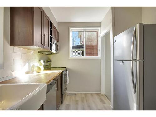 85 Park Avenue, Cambridge, ON - Indoor Photo Showing Kitchen