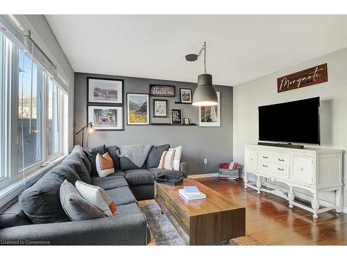 45 Nancroft Crescent, Cambridge, ON - Indoor Photo Showing Living Room