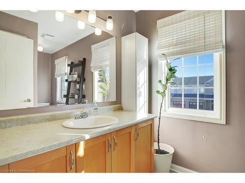 45 Nancroft Crescent, Cambridge, ON - Indoor Photo Showing Bathroom